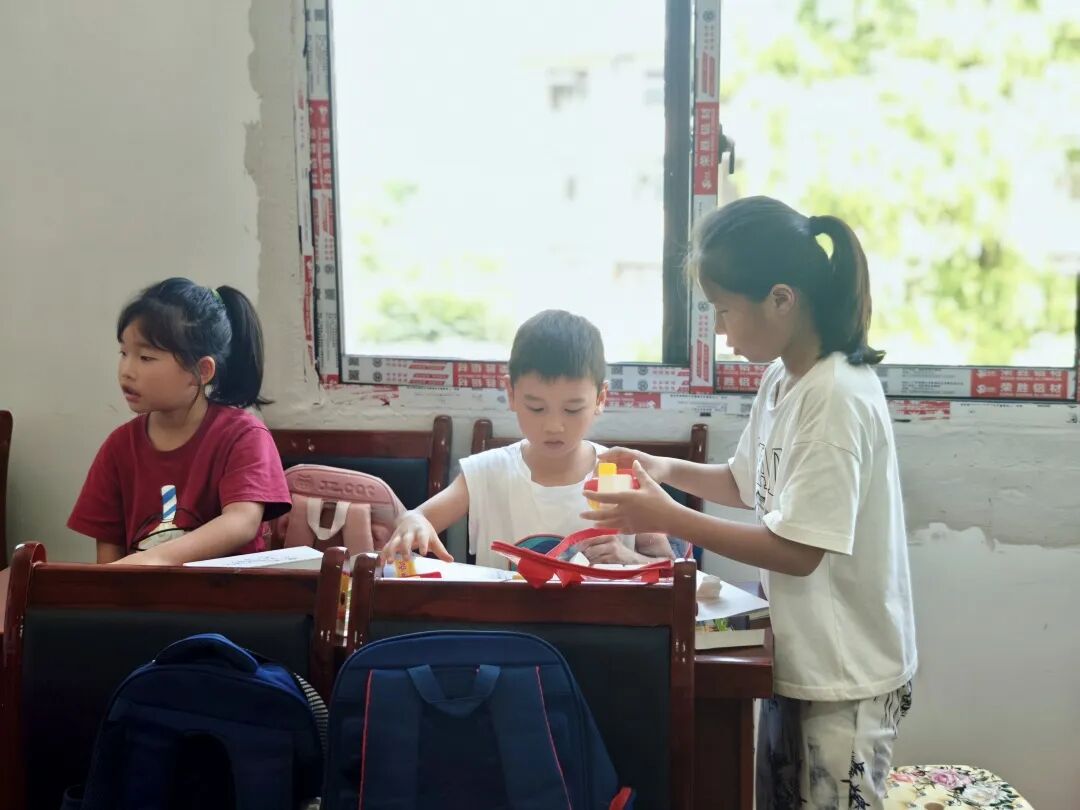 Interesting Summer Classes in Mashan, Meitan: Water Safety, AI Robots, and Crafts!