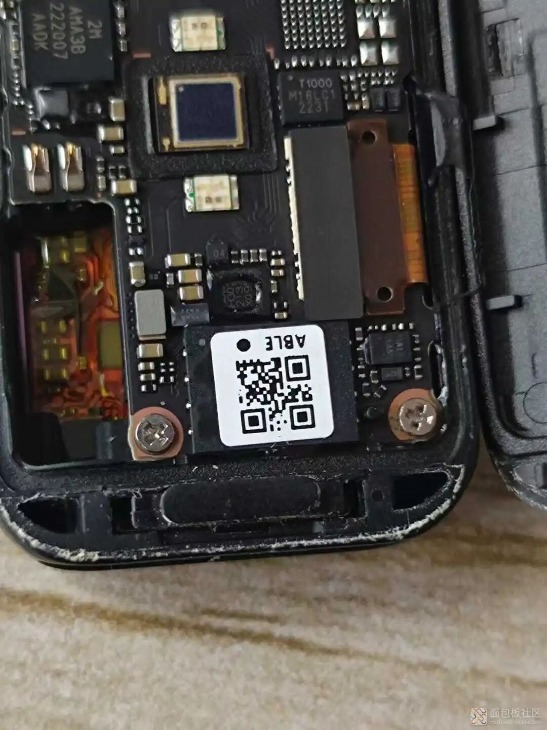 Disassembling the Huawei Band: Exploring the Main Control Chip