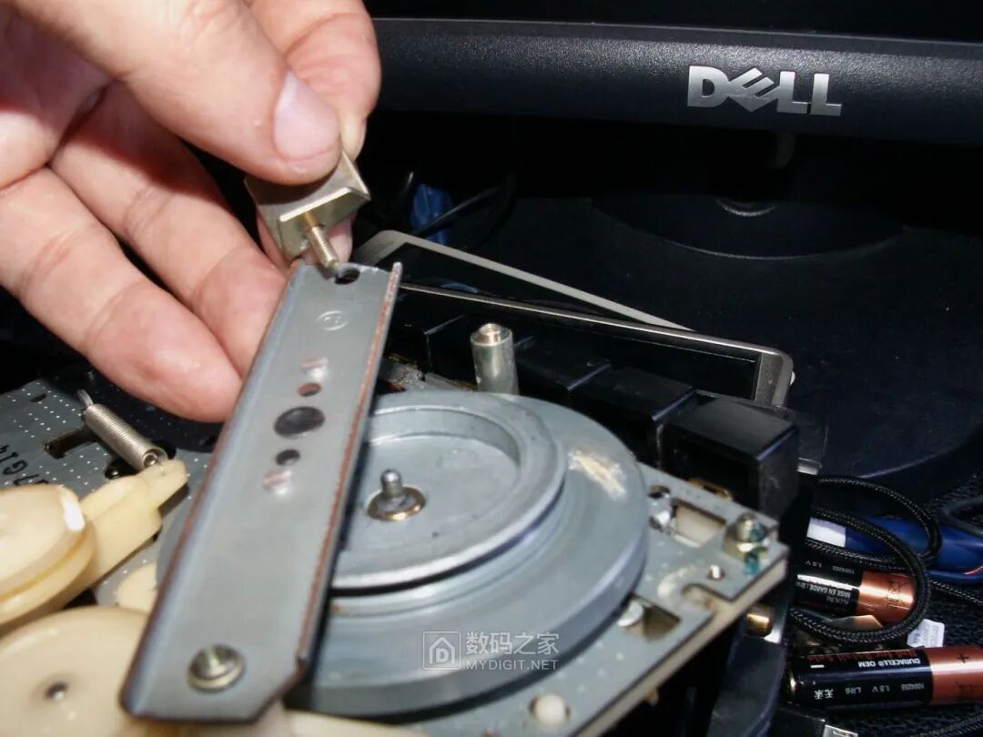 Disassembling a 50-Year-Old Panasonic Tape Recorder: Circuit Board Details Worth Seeing