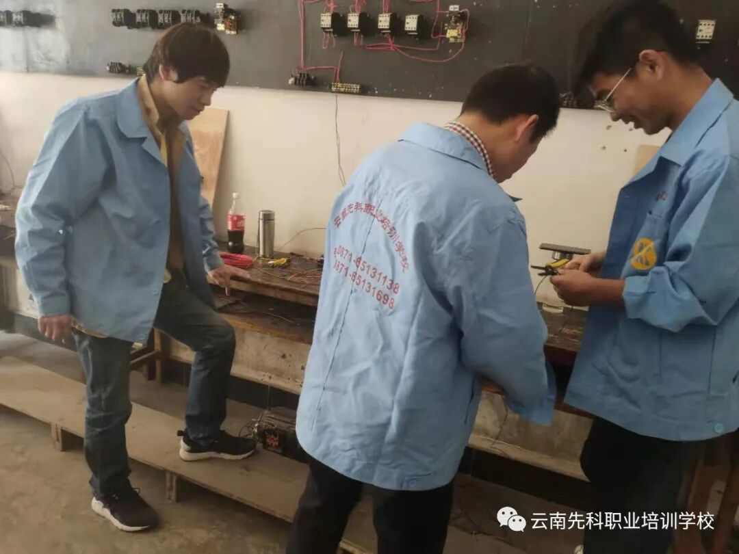 Electrical Engineering Class Student Circuit Board Production Internship