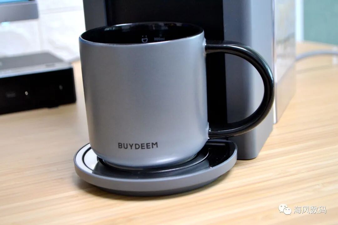 Transforming My Workspace with a Mini Host and a Water Dispenser for a Minimalist Desk