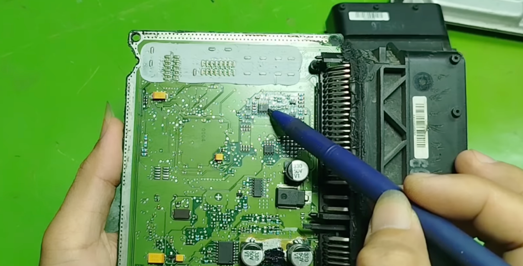 Dissecting the ECU of Kia and Hyundai: Understanding the Function of Each Chip