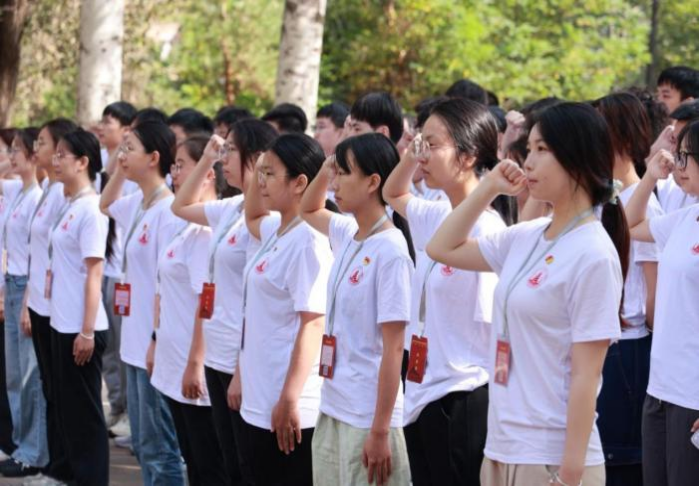 Northwestern Polytechnical University Computer College Students and Faculty Conduct Red Practice Education Activities in Yan'an