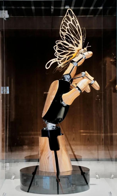 The Artistic Symbiosis Experiment of AI and Robotics