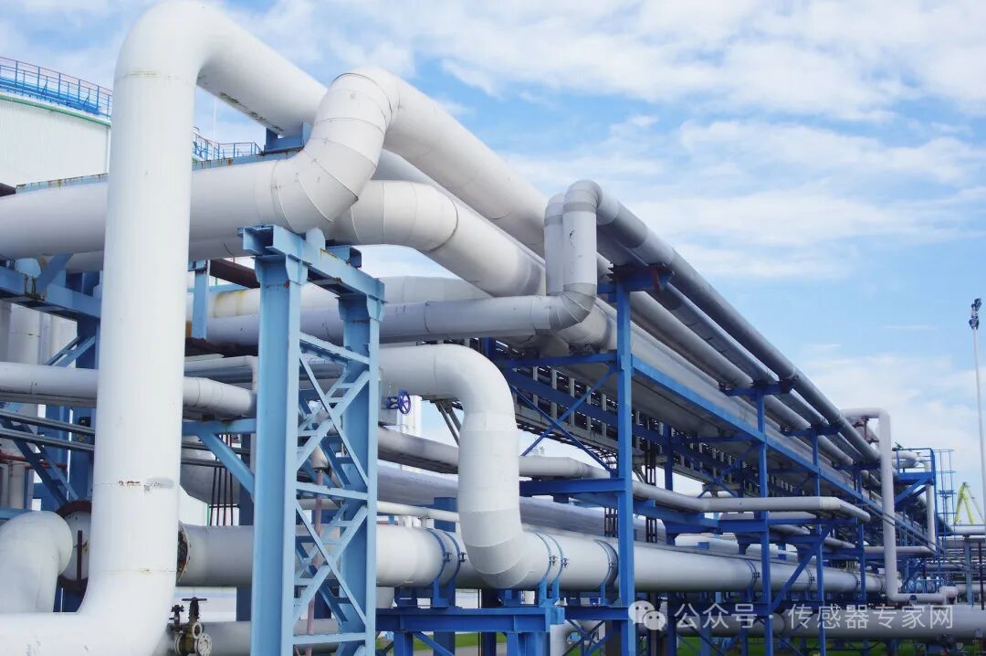 Level Sensors in Industrial Automation: Types, Applications, and Maintenance Guide