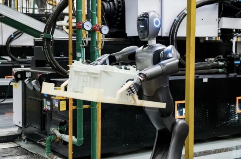 Humanoid Robots Have Entered the Factory to 'Screw'