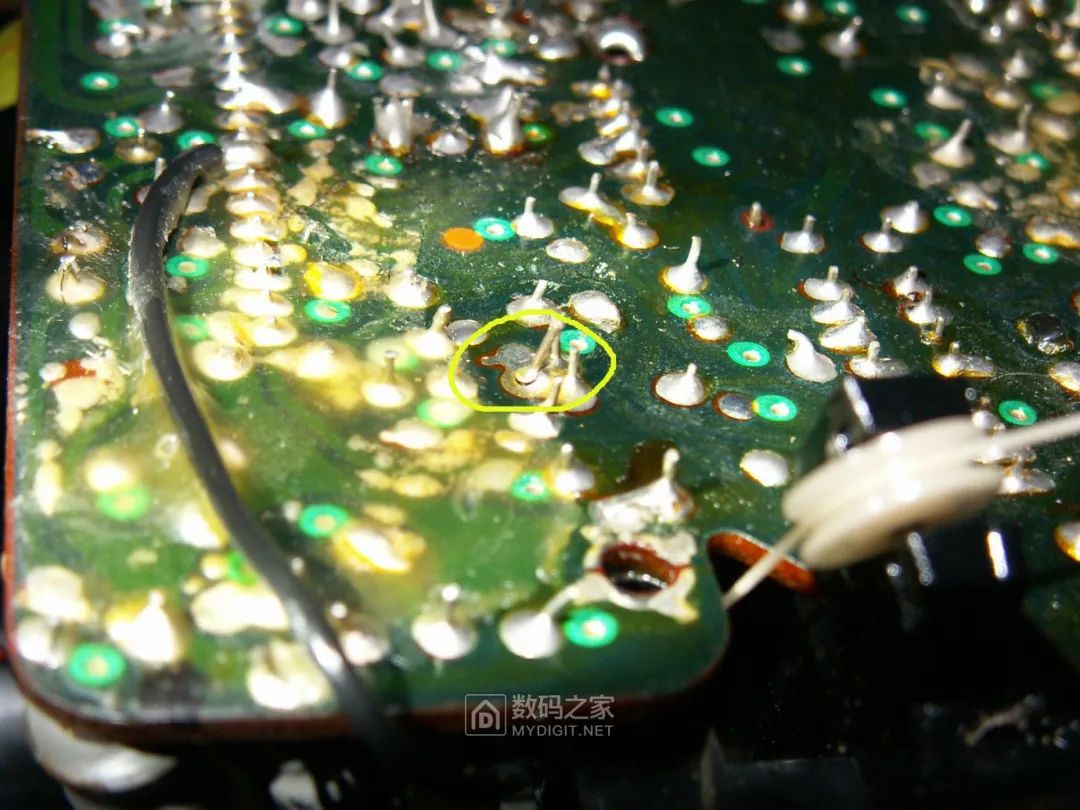 Disassembling a 50-Year-Old Panasonic Tape Recorder: Circuit Board Details Worth Seeing