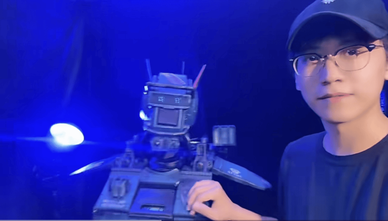 Columbia PhD Graduate Returns to China to Start Business with Facial Recognition Robots, Exploring New Paradigms in AI Robotics