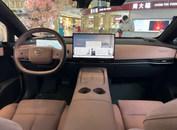 Nissan C-Class Electric Vehicle Starts at 119,900 Yuan, Competing with Xiaomi SU7, Features Frameless Doors and Snapdragon 8295 Chip, Selling 10,138 Units in One Hour