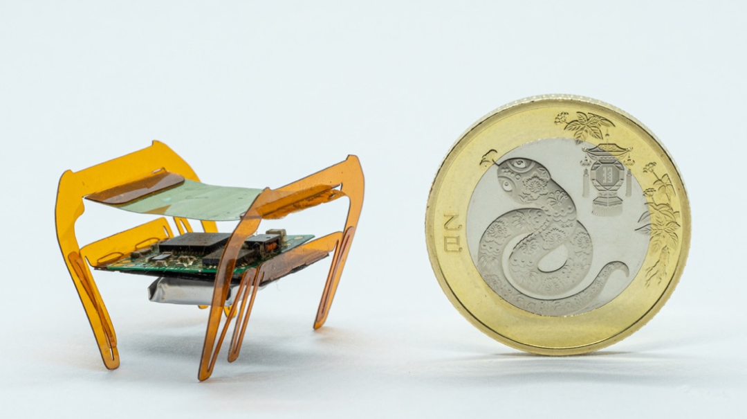 Resilient Operation Under Pressure! A Small Robot with a Single Actuator Capable of Multiple Leg Motion Patterns