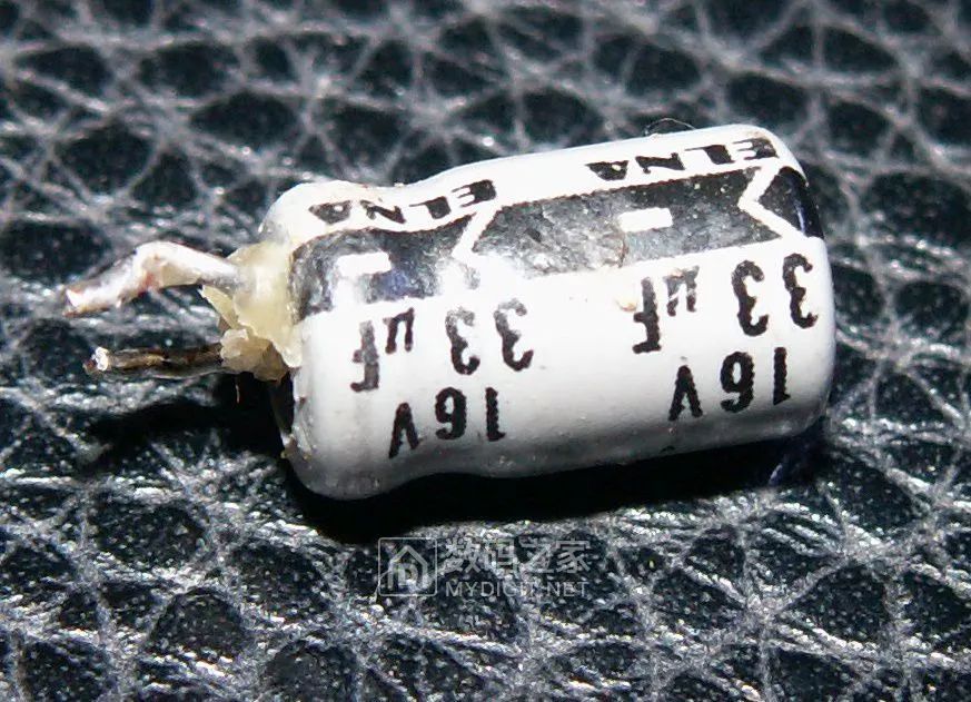 Disassembling a 50-Year-Old Panasonic Tape Recorder: Circuit Board Details Worth Seeing