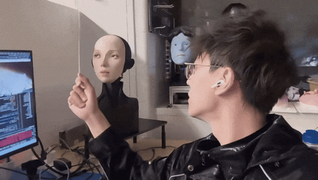Columbia PhD Graduate Returns to China to Start Business with Facial Recognition Robots, Exploring New Paradigms in AI Robotics