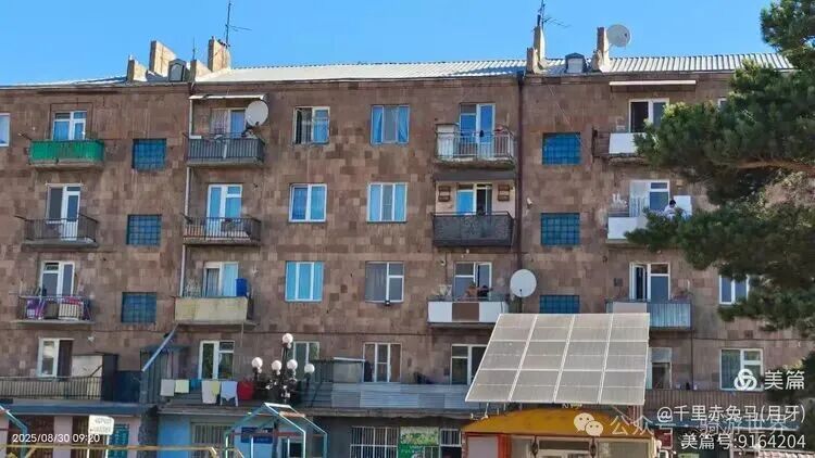A Return Customer After Eating Fish; Cycling from 11°C to 38°C to Yerevan (Days 19-20 of Cycling in the Caucasus + Turkey)