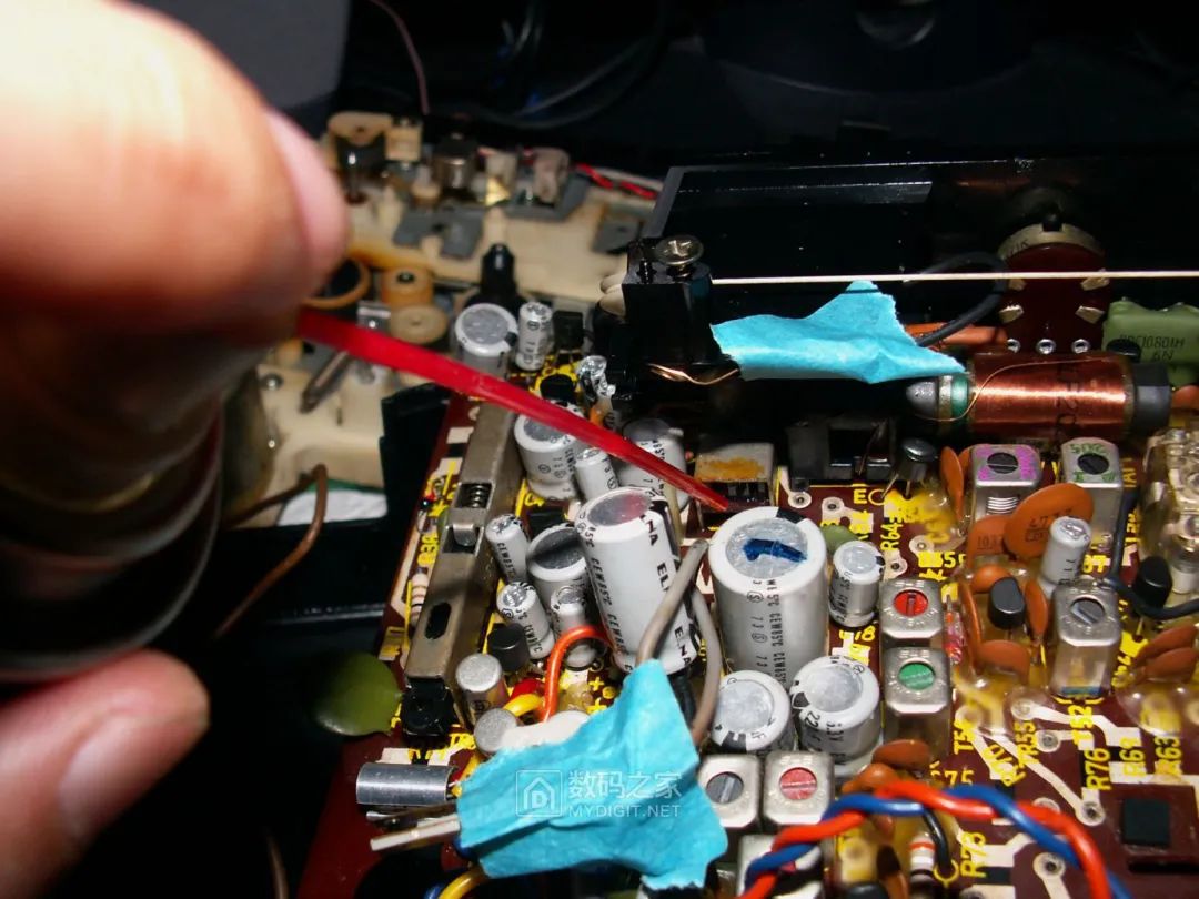 Disassembling a 50-Year-Old Panasonic Tape Recorder: Circuit Board Details Worth Seeing