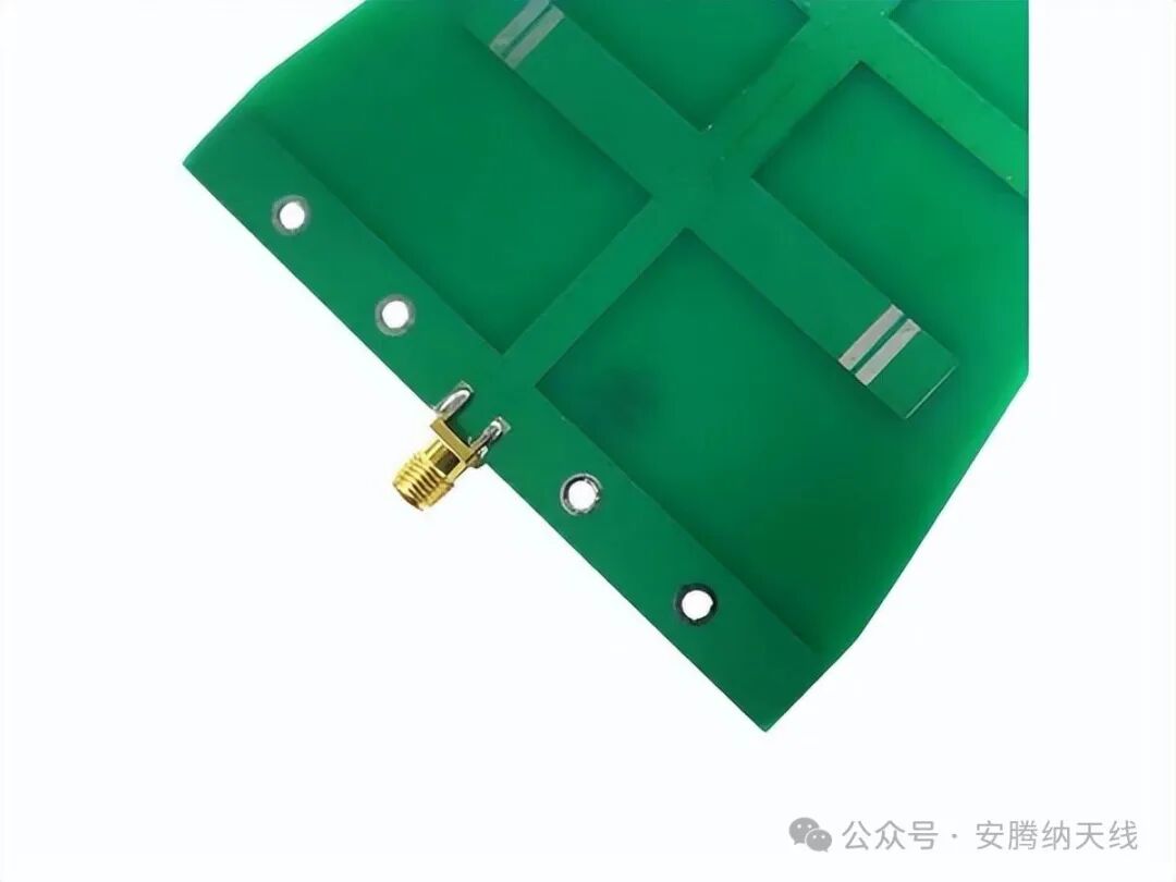 1.5G 11dBi Single-Polarized PCB Antenna: A Choice for Mid-High Frequency Bands!