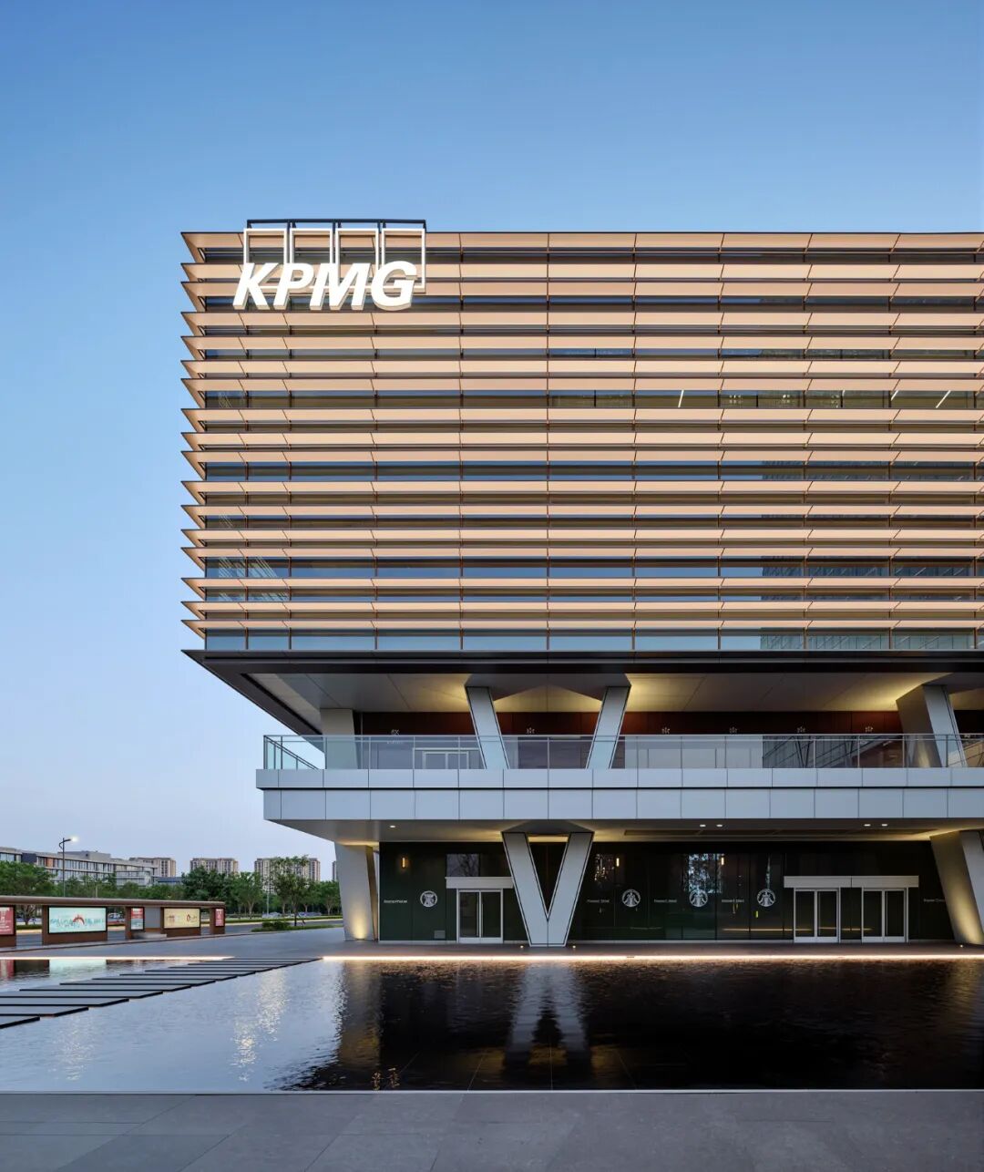 SOM Project: Ningbo Guohua Financial Center