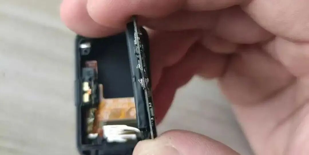 Disassembling the Huawei Band: Exploring the Main Control Chip