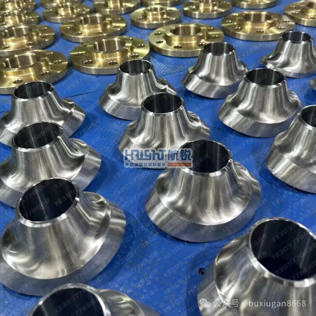 Forged Sweepolet Fittings with Embedded Branch Outlets in UNS N08825 Nickel Alloy, ASTM B564 Standard NACE MR 0175