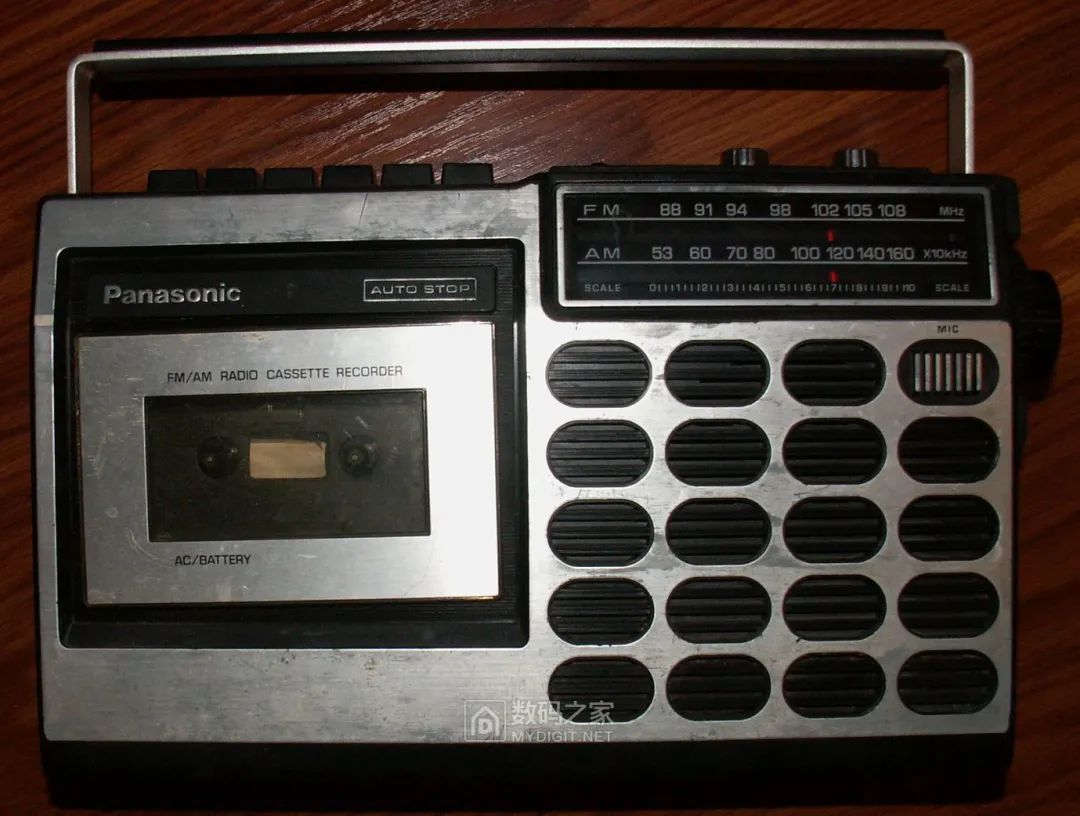 Disassembling a 50-Year-Old Panasonic Tape Recorder: Circuit Board Details Worth Seeing
