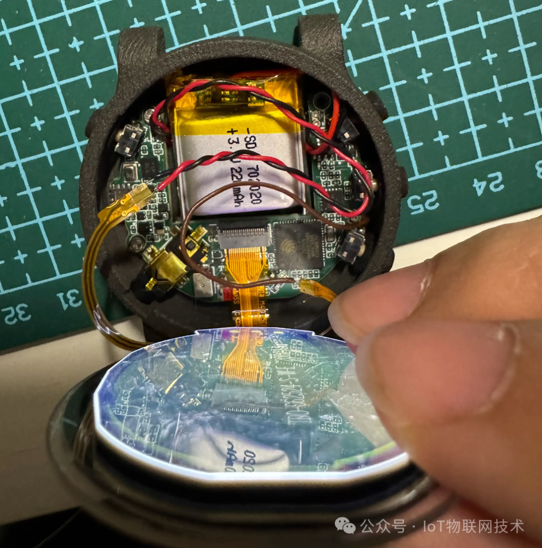 Affordable High-Performance AI Smartwatch: Custom Low-Power Design with ESP32 and Sharp 64-Color Reflective Display