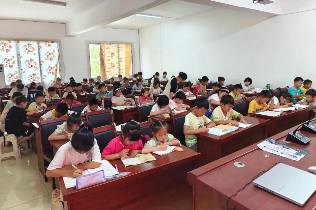 Interesting Summer Classes in Mashan, Meitan: Water Safety, AI Robots, and Crafts!