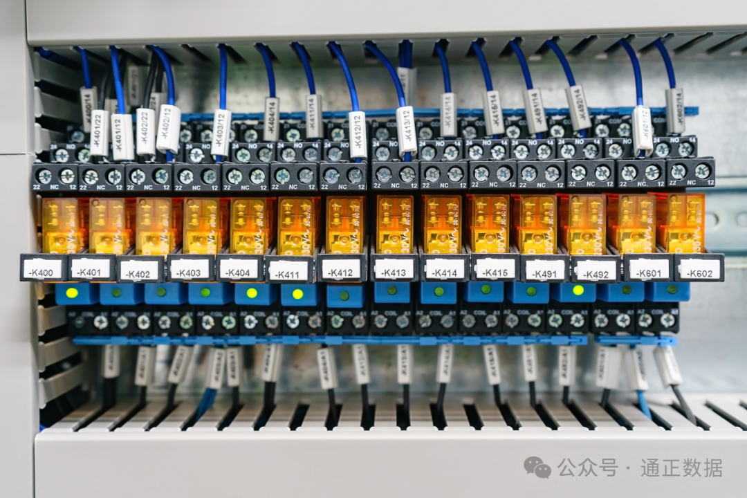Hard PLC vs Soft PLC: The "Dual Engines" of Industrial Control, Which One Have You Chosen?