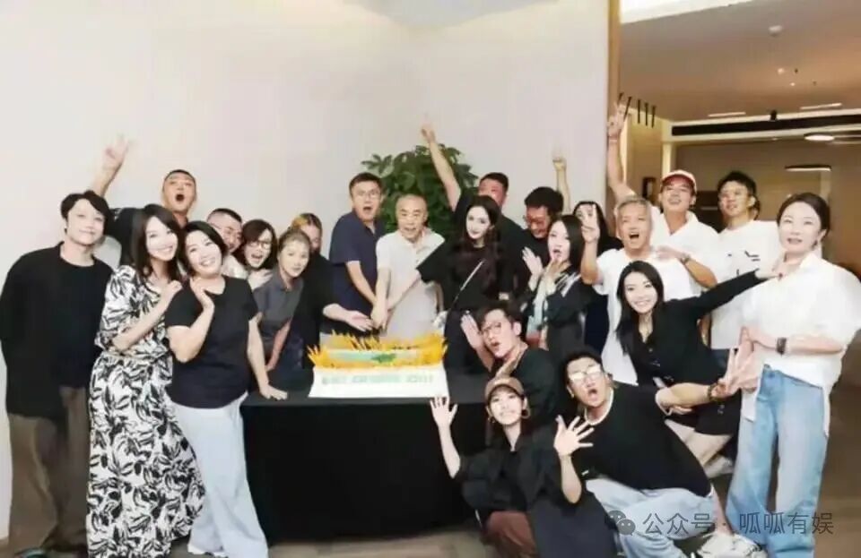 From Yang Mi's C Position to Chi Peng's Embrace: What Secrets Lie Behind the Celebration of 'The Birth of All Things'?