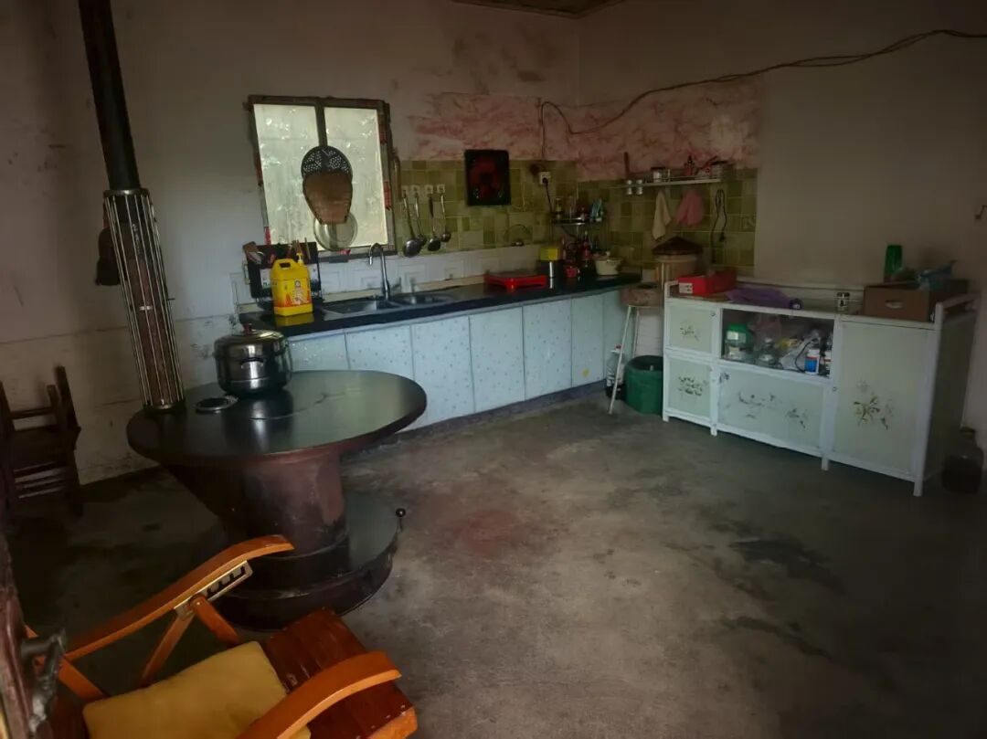 Revitalizing Hot Spring Town: A Benchmark Household's Transformation through 'Two Cleanings, Two Modifications, and Two Governance'