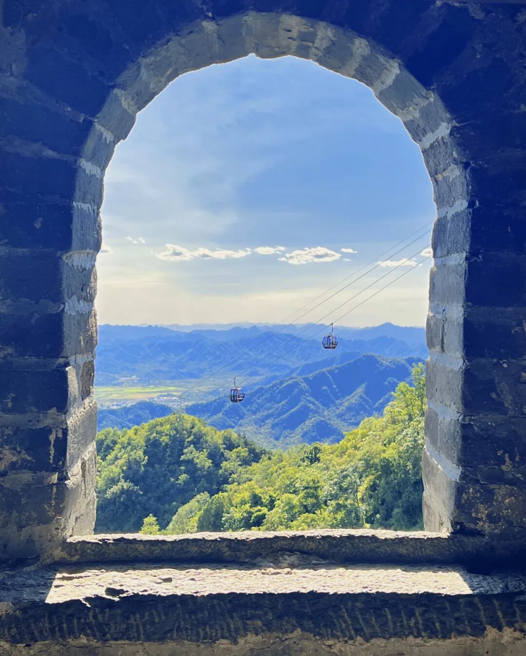 A New Intelligent Experience: AI Robot Officially Debuts at Mutianyu Great Wall!