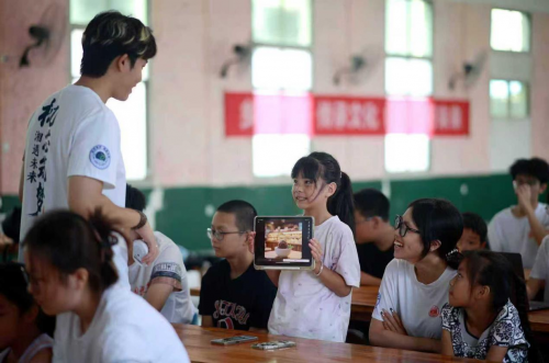 Media Focus | AI and Robotics College's 'Dream Building' Practice Team Conducts Technology Enlightenment and Livelihood Research in Mu Jiao Village