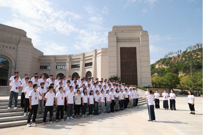 Northwestern Polytechnical University Computer College Students and Faculty Conduct Red Practice Education Activities in Yan'an