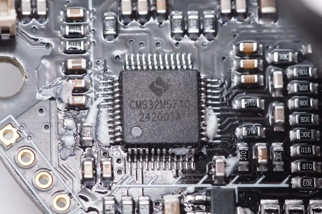 Disassembly of Popular Hair Dryers: Why the MCU Consistently Chooses Micro CMS32M5710