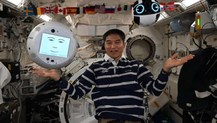 Milestone in Robotics: AI-Controlled Robots Play Hide and Seek in Space