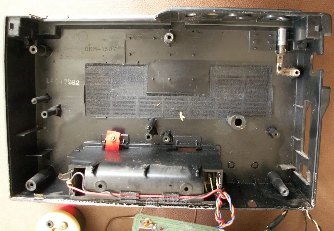 Disassembling a 50-Year-Old Panasonic Tape Recorder: Circuit Board Details Worth Seeing