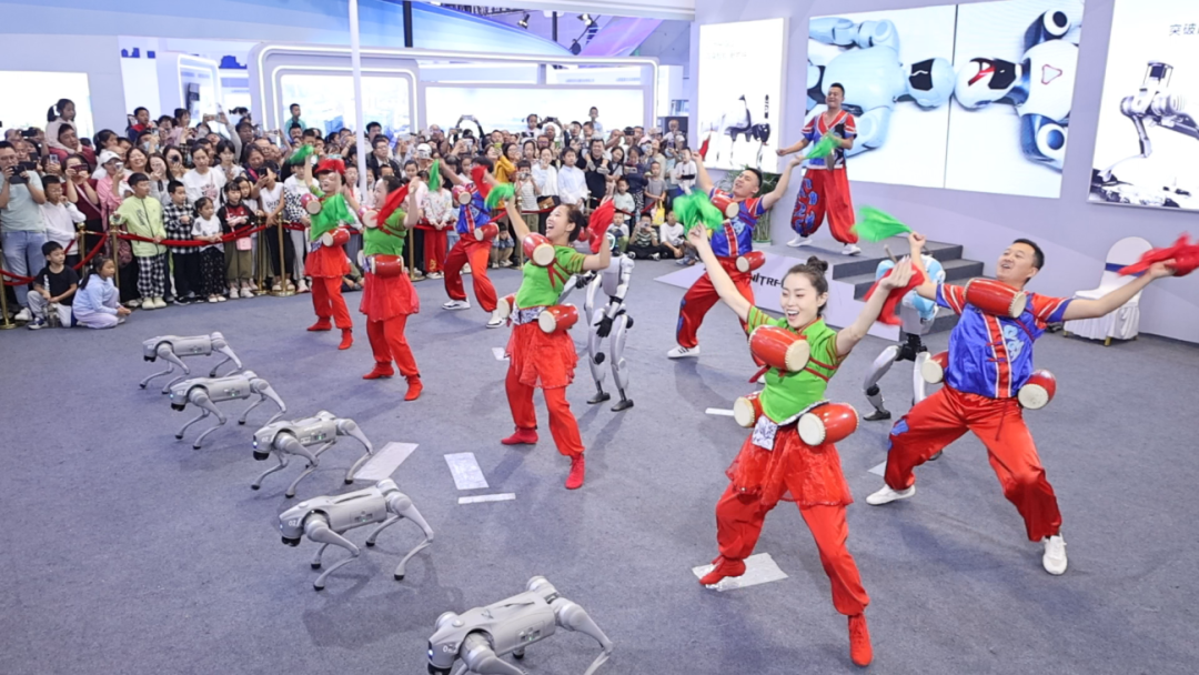 Cultural Fusion: Yicheng Flower Drum Dance with AI Robots