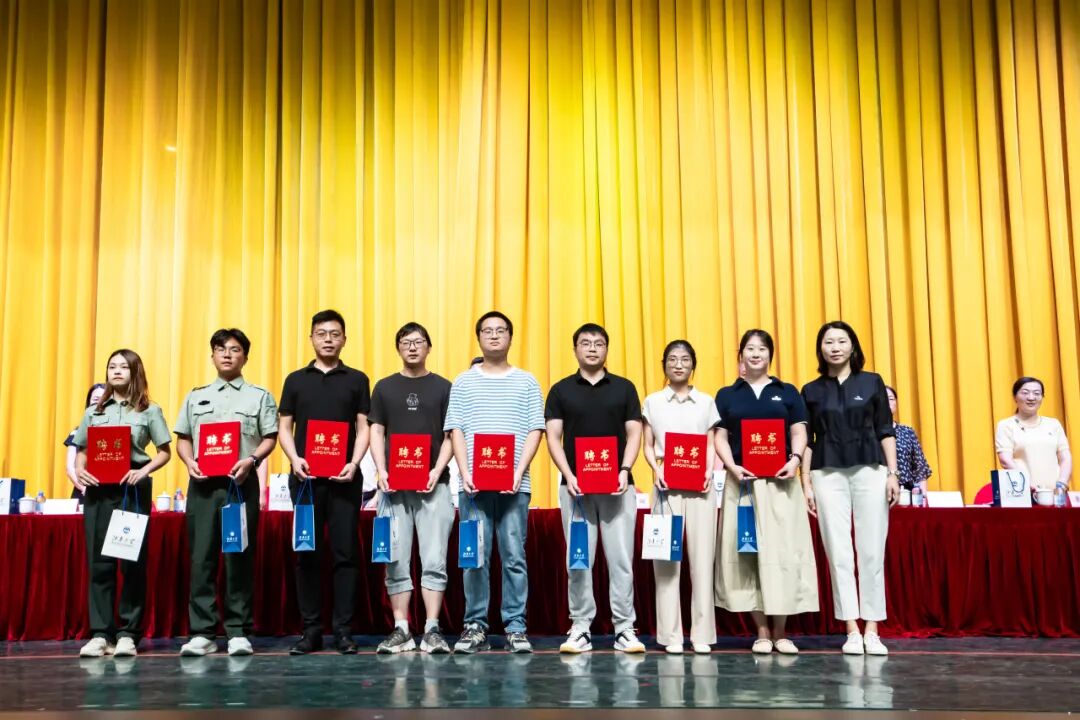 Opening Ceremony for the 2025 Freshmen at the Internet of Things Engineering College