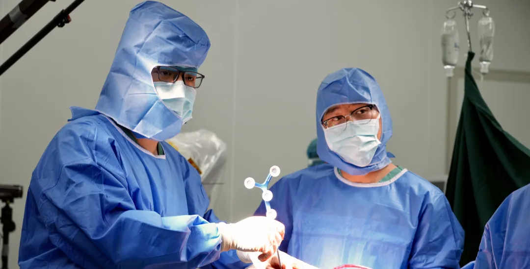 First in Tibet! Robot-Assisted Unicompartmental Knee Replacement Successfully Performed