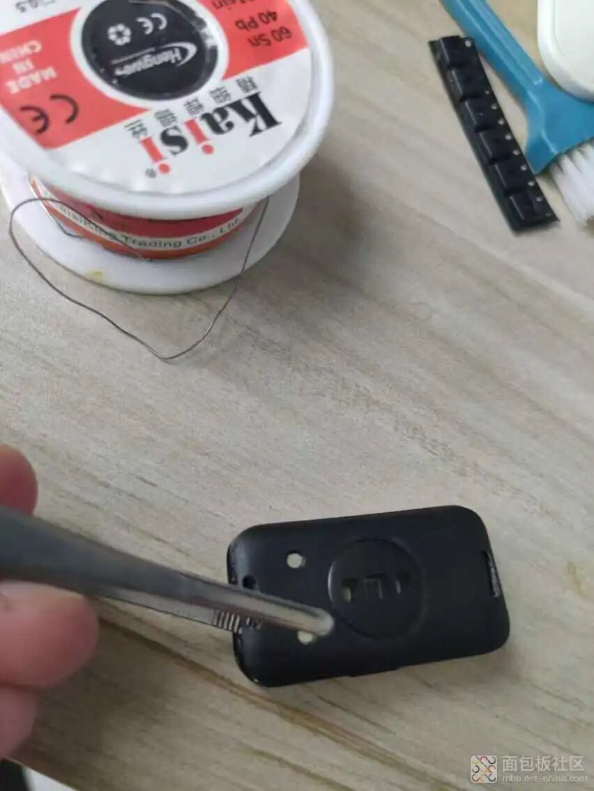 Disassembling the Huawei Band: Exploring the Main Control Chip