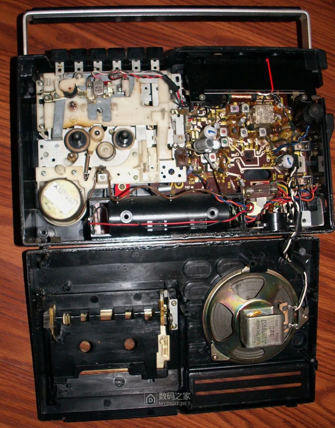 Disassembling a 50-Year-Old Panasonic Tape Recorder: Circuit Board Details Worth Seeing