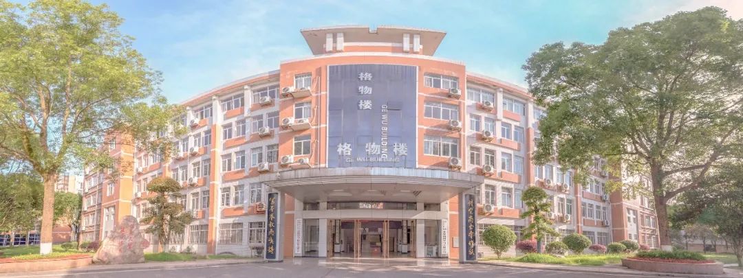 Impressive! Hunan Information College Students Win First Prize at National Robot Competition
