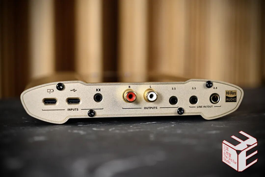 Strange yet 'Unique': Portable High-Performance DAC/Headphone Amplifier iFi Valkyrie