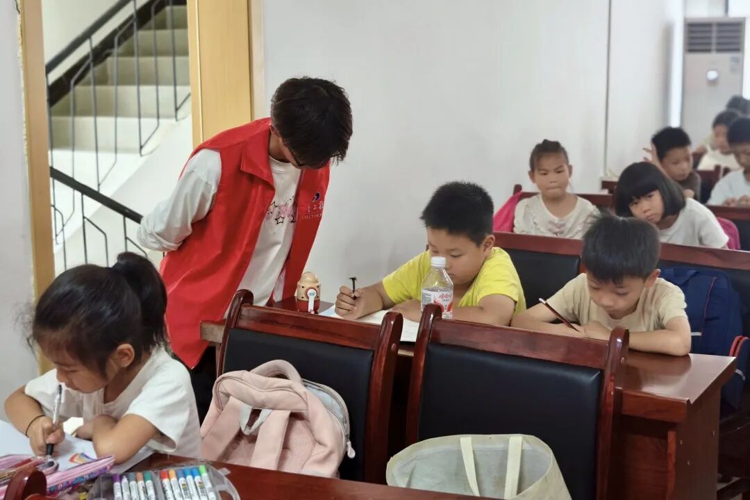 Interesting Summer Classes in Mashan, Meitan: Water Safety, AI Robots, and Crafts!