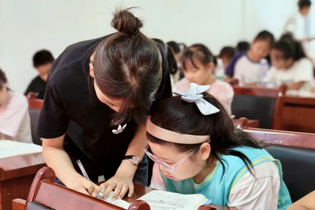 Interesting Summer Classes in Mashan, Meitan: Water Safety, AI Robots, and Crafts!