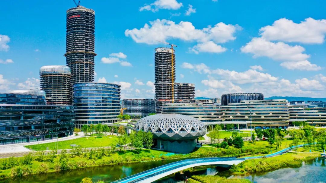 What is it Like to Work Alongside Robots on the Innovation Island?