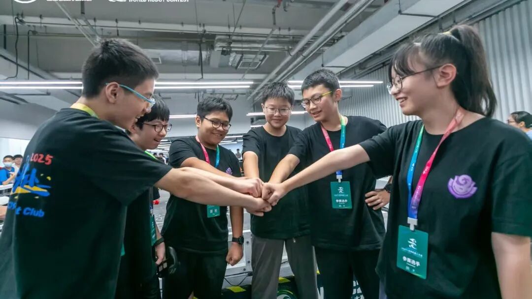 They Return Triumphantly from the World Robot Competition!