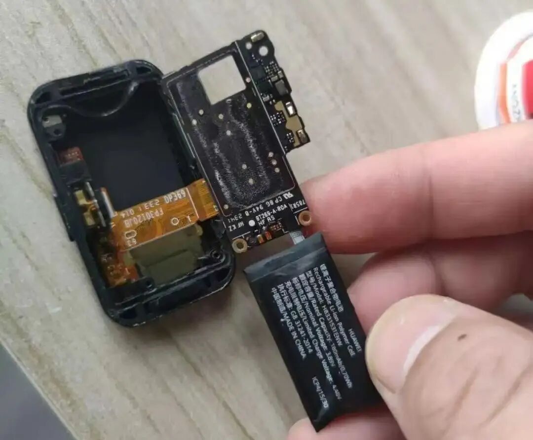 Disassembling the Huawei Band: Exploring the Main Control Chip