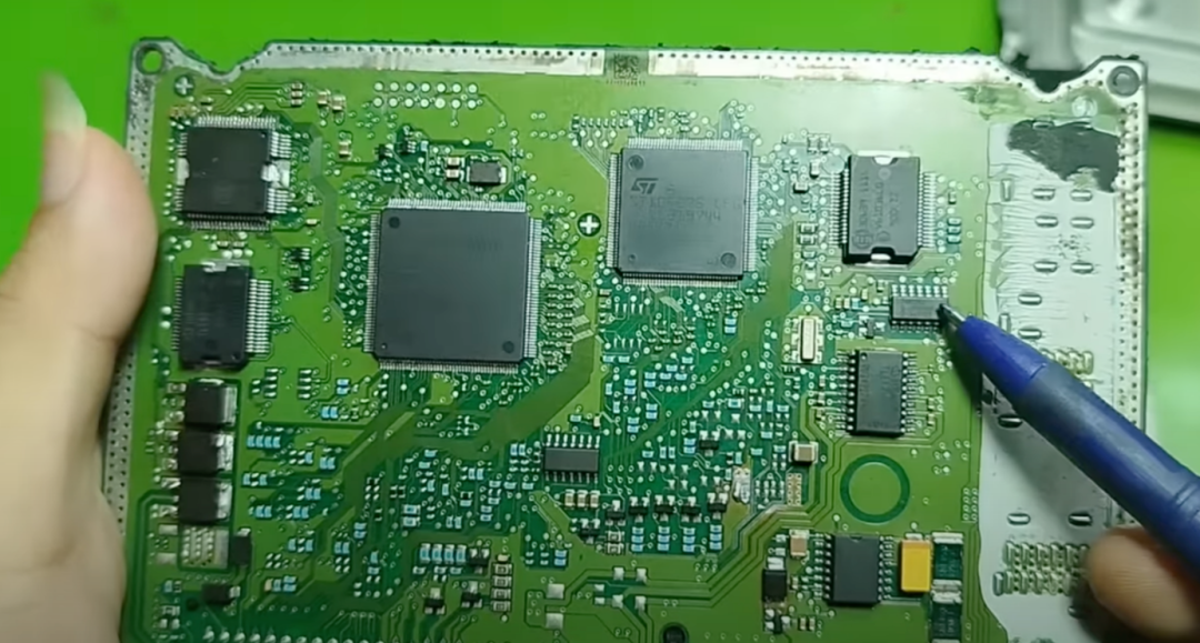 Dissecting the ECU of Kia and Hyundai: Understanding the Function of Each Chip