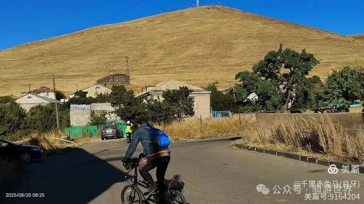A Return Customer After Eating Fish; Cycling from 11°C to 38°C to Yerevan (Days 19-20 of Cycling in the Caucasus + Turkey)