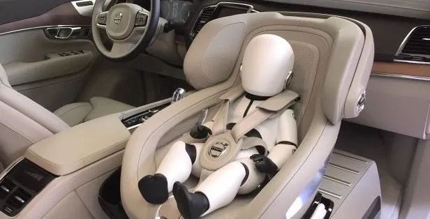Traffic Violations: Multiple Vehicles in Henan Caught for Not Wearing Seatbelts