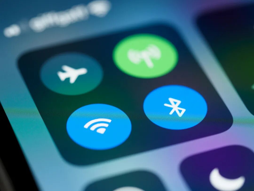iPhone Battery Saving Myths: Does Turning Off Wi-Fi and Bluetooth Really Extend Battery Life?